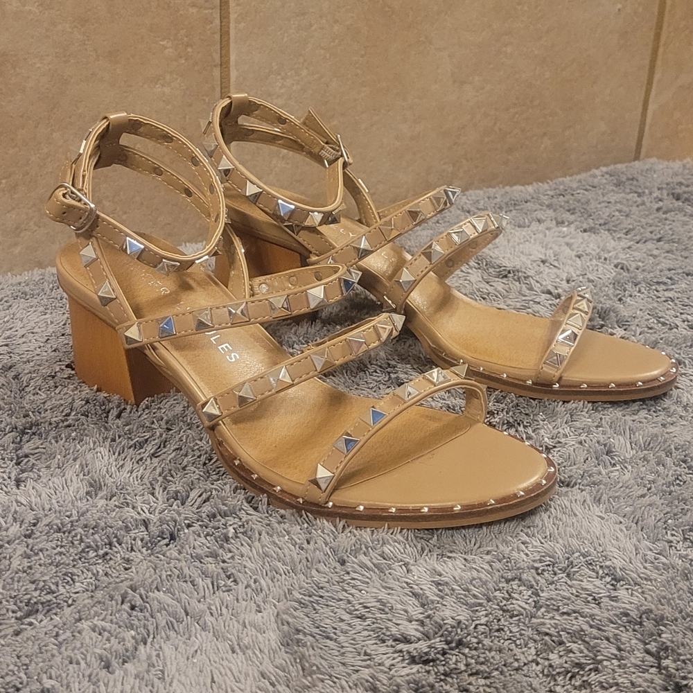 Sandals - Picture 2 of 6